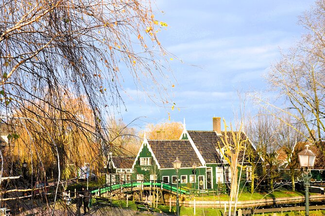 Private Guided Keukenhof Gardens and Zaanse Schans Tour - Visiting Molen De Kat: The Last Paint Mill