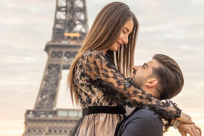 Private Guided Professional Photoshoot by the Eiffel Tower - Customization and Personalization of the Photoshoot