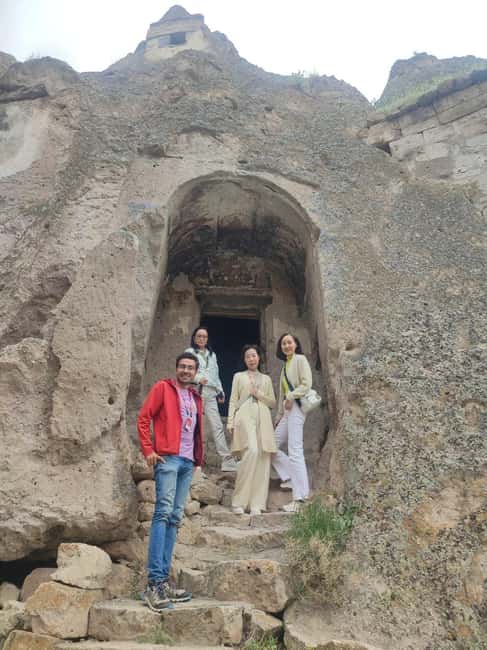 Private Guided Red Tour with Hotel Pickup and Drop-Off - Practical Details and Accessibility