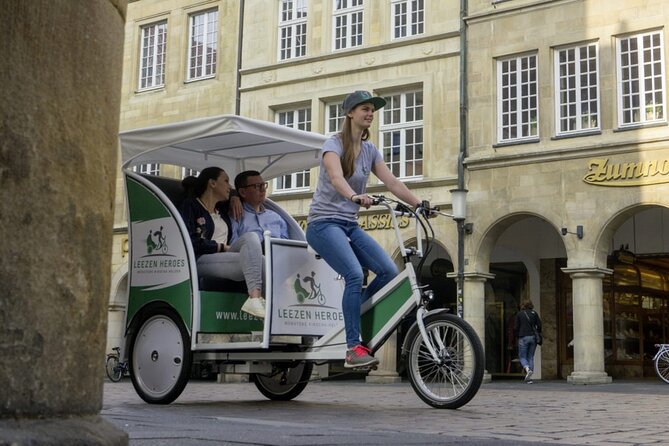 Private guided rickshaw city tour in Munster - Discovering the Erbdrostenhof Baroque Architecture