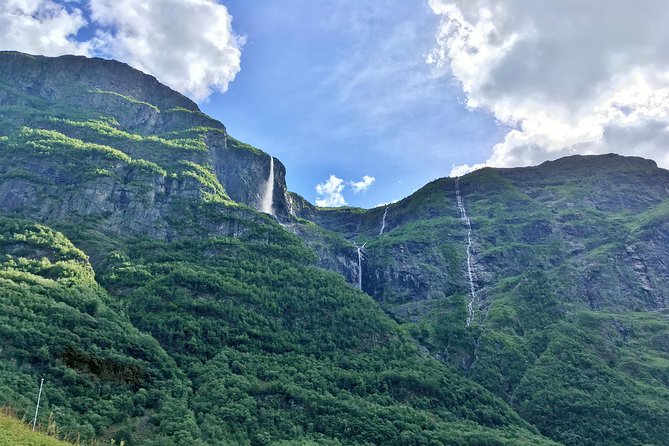 PRIVATE GUIDED TOUR: Norway's Highlights  Viking Special, 11-12 hours  SUMMER - The Village of Flåm and the Stegastein Viewpoint
