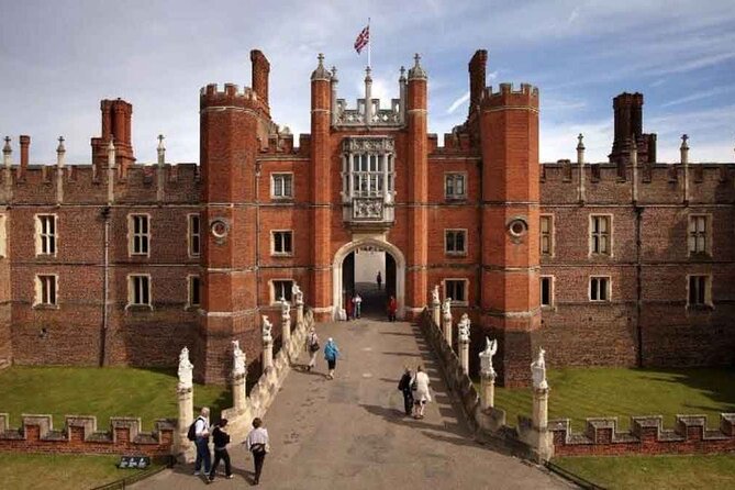 Private Guided Tour of Hampton Court Palace - Key Points