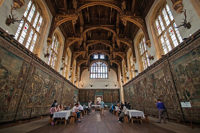 Private Guided Tour of Hampton Court Palace - Logistics, Duration, and Group Size