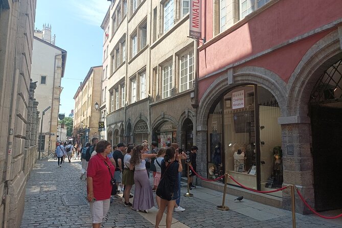 Private guided tour of Lyon - 3 to 4 hours - Explore Lyon in Comfort and Style with a Private Guide