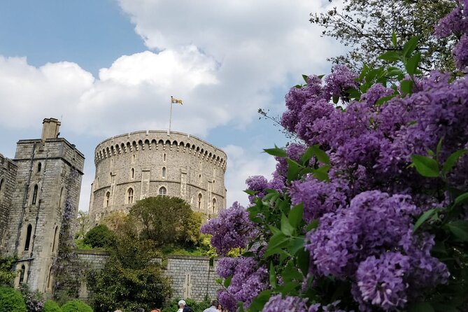 Private Guided Tour of Windsor Castle PLUS and History - Scenic Walk Along the River Thames at Windsor