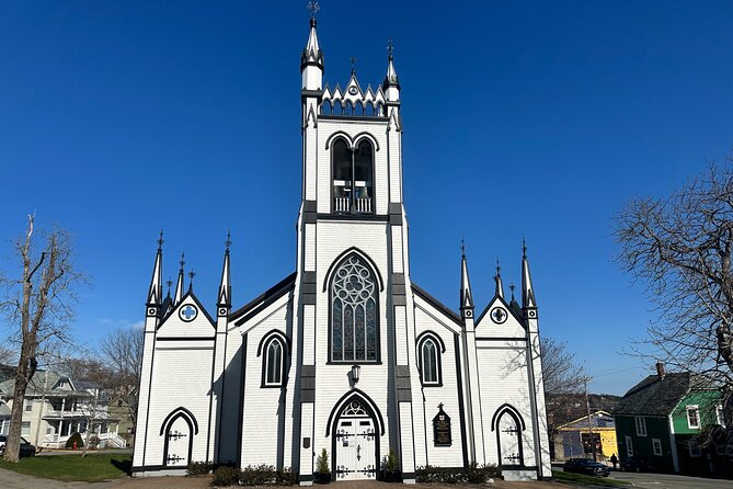 Private Guided Tour: Peggys Cove, Mahone Bay, Lunenburg & Ovens - The Charm of Mahone Bay’s Waterfront and Artisanal Shops