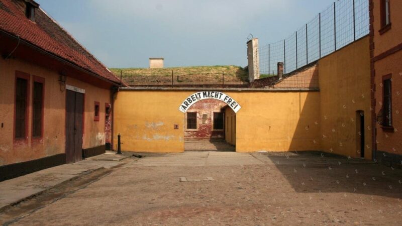 Private guided tour to Terezin Concentration Camp - Key Points