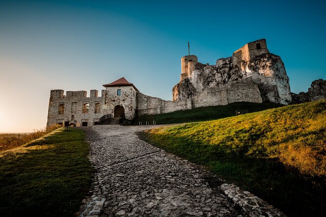 Private Guided Tour to Trail of the Eagles Nests from Krakow - The Giant Rocks of Ojców National Park and Hercules Mace