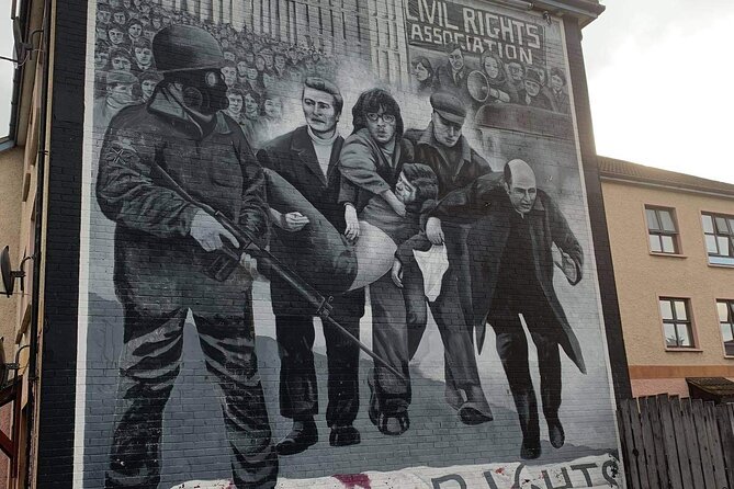 Private Guided Walking Tour in Derry City - The Bloody Sunday Memorial and Its Significance
