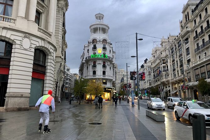 Private Half-Day Guided Tour of Madrid: 2H by private vehicle & 2H walking - Iconic Squares and City Center Vibes