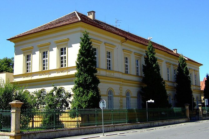 Private Half-Day Tour From Prague To Terezín Concentration Camp - Visiting the Crematorium: A Sobering Reflection