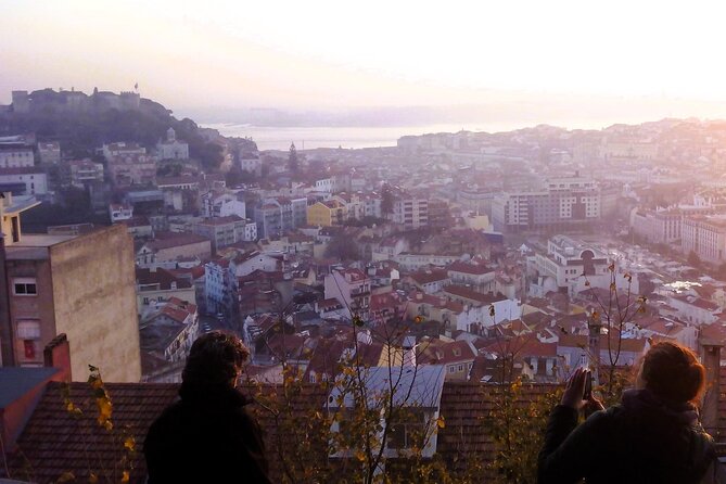 Private half-day tour of typical Lisbon neighborhoods - Visiting the Miradouro Nossa Senhora do Monte
