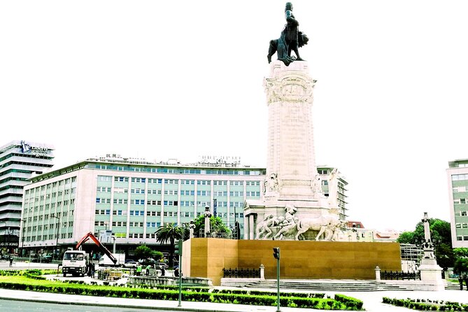 Private half-day tour of typical Lisbon neighborhoods - Discovering the Neighborhoods of Graça, Mouraria, and Alfama