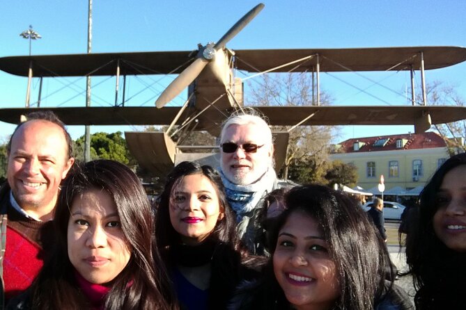 Private half-day tour of typical Lisbon neighborhoods - Panoramic Experience at Miradouro São Pedro de Alcântara