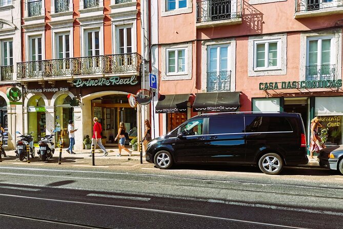 Private half-day tour of typical Lisbon neighborhoods - Crossing into Belém with a Scenic Drive