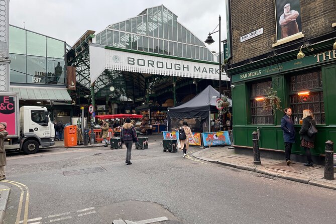 Private Half Day Tour on a London Cab - Exploring London’s Oldest Parts: Roman Walls and Early Foundations