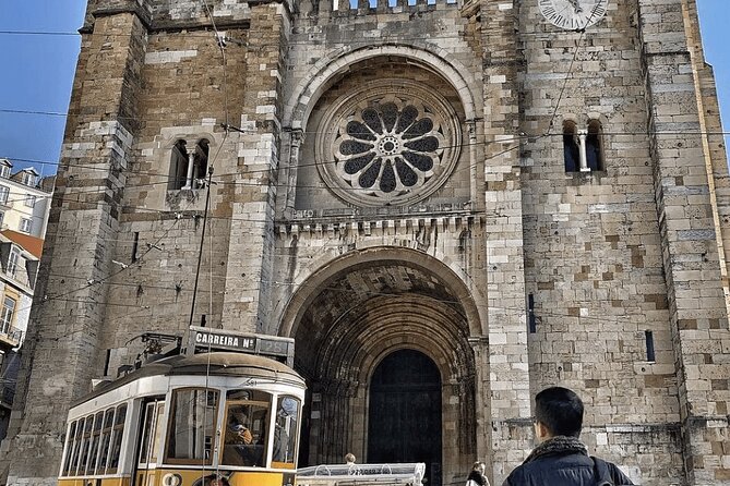 Private Half Day Tour to the City Center of Lisbon - Facing the Tagus River from Castelo de São Jorge