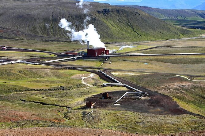 Private Helicopter Tour in Hengill Geothermal Area with Landing - The Unique Opportunity to Land in Hengill