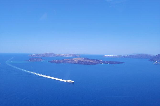 Private Helicopter Tour Santorini 20 minutes - up to 4 passengers - Explore Santorini from Above with a Private Helicopter Ride