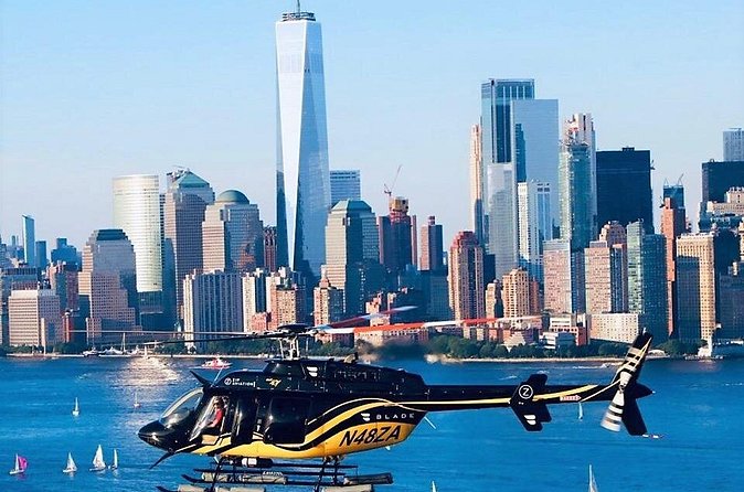 Private Helicopter Transfer from Lower Manhattan to New York Airports - The Experience: A 10-Minute Flight with Iconic NYC Views