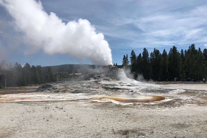Private Hidden Gems of Yellowstone! Lunch w/ family friendly hikes included! - Guided Commentary from Knowledgeable Experts