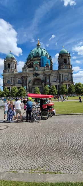 Private Highlights 1 Rickshaw +(E) bikes, E-rollers up to 6 - Berlin’s Iconic Monuments and Landmarks in One Tour