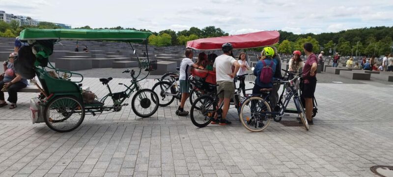 Private Highlights 1 Rickshaw +(E) bikes, E-rollers up to 6 - Exploring Berlin by E-Bike and E-Scooter