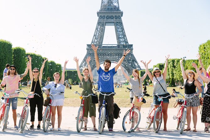 Private Highlights of Paris Bike Tour - View the Ecole Militaire and Napoleons Resting Place