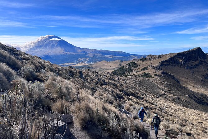 Private Hike next to volcano at 14800 ft. from Mexico city - Expert Guide Ruben and Personalized Pacing