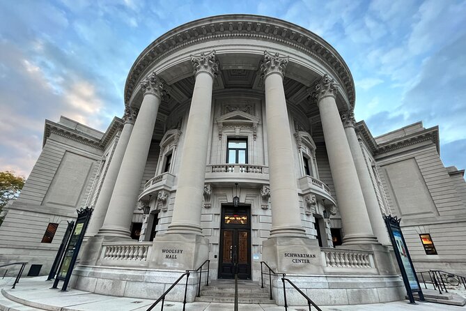 Private Historic Yale Smart Phone Self Guided Walking Tour - Secret Societies and Notable Alumni