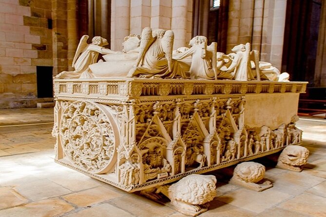 Private, Historical Route: Óbidos, Nazaré, Alcobaça and Batalha. - Alcobaça Monastery: Gothic Architecture and Royal Tombs