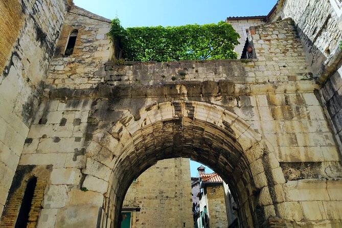 Private History tour - small group - Exploring the Peristyle: The Heart of the Palace