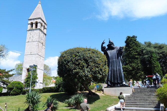 Private History tour - small group - The Vestibulum: The Palace’s Grand Entrance