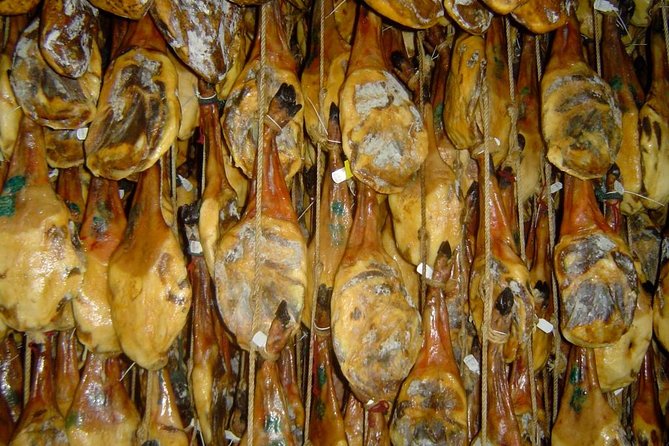 Private Iberian ham tour to the Sierra de Aracena - Walking Tour Up to Aracena’s Historic Castle
