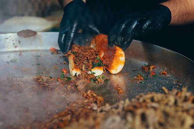 PRIVATE ISTANBUL FOOD TOUR & Hidden Pearls of the old city - Sampling Street Food and Local Eateries in Eminonu Square