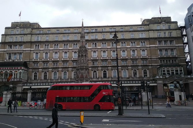Private James Bond Fictional and Film Spy Tour of London - Trafalgar Square and a Quick Photo Stop