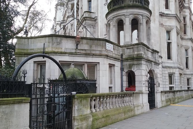 Private James Bond Fictional and Film Spy Tour of London - Outside MI6’s London Home and the British Foreign Secretary’s Residence