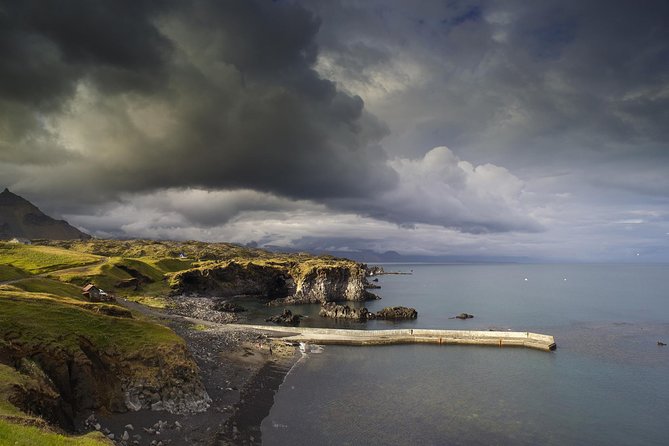 Private Jeep Tour - Snaefellsnes Peninsula - Relaxing at Djupalonssandur Black Sand Beach