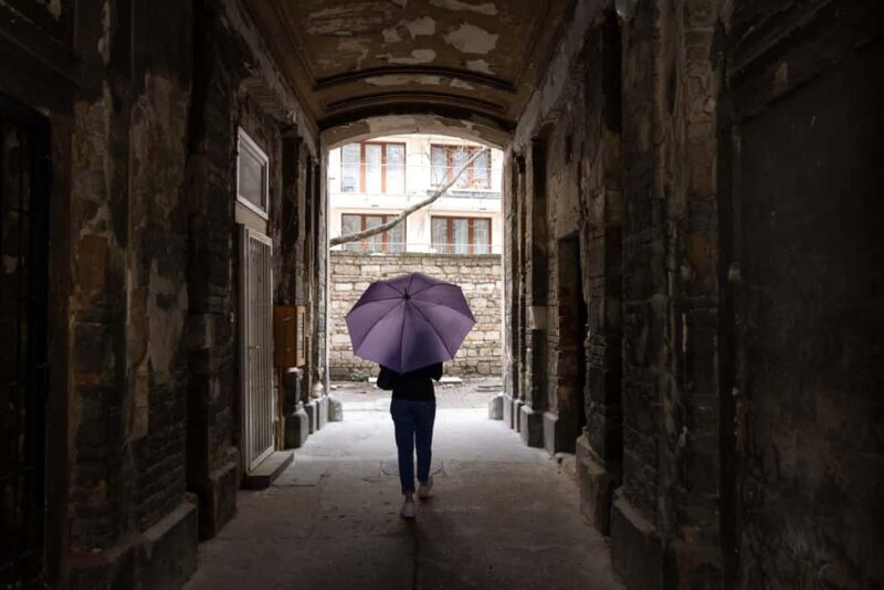 Private Jewish Quarter Walking Tour with Synagogue entry - The Guide and Tour Experience