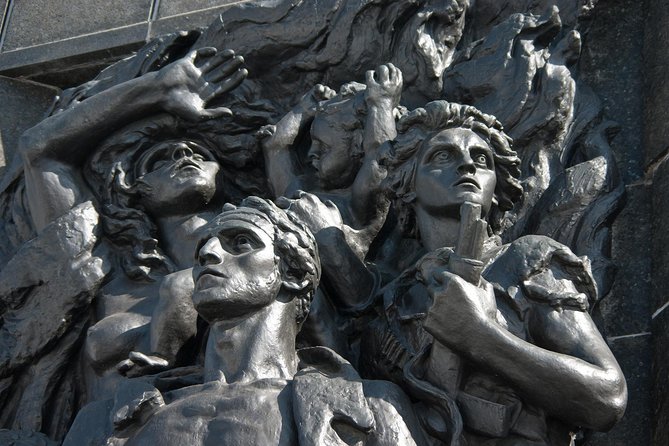 Private Jewish Warsaw Tour with social-distance bus - Jewish Cemetery: Burial of Leaders and Artists