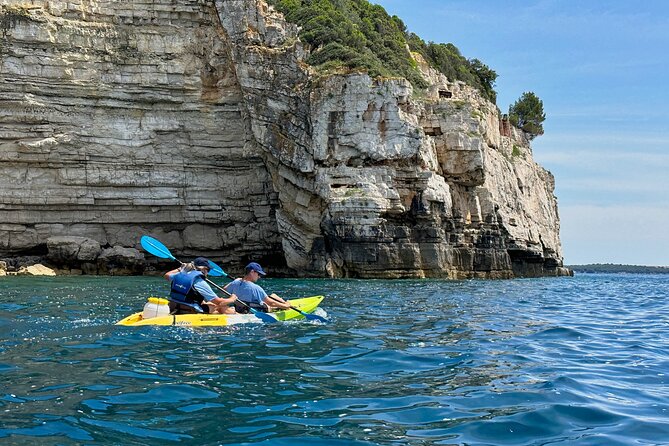 Private kayak tour: Explore the caves and turquoise bays in Pula - The Guide’s Role and Expertise