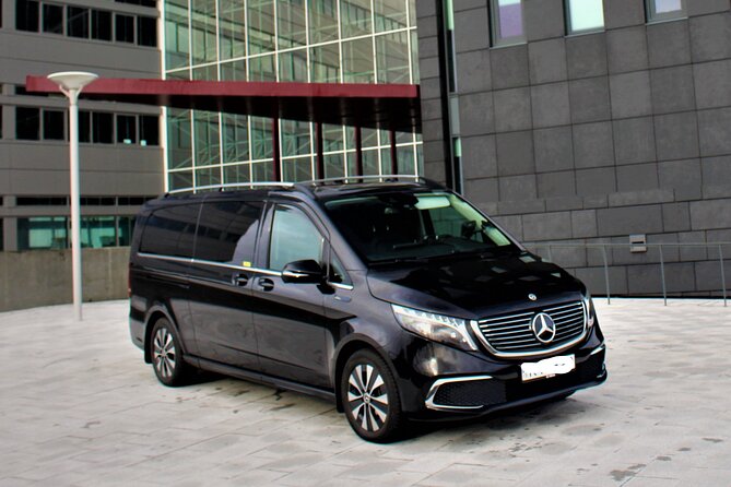 Private Keflavík Airport Round Trip Transfer - Convenient and Private Keflavík Airport Transfers for Up to 7 Guests