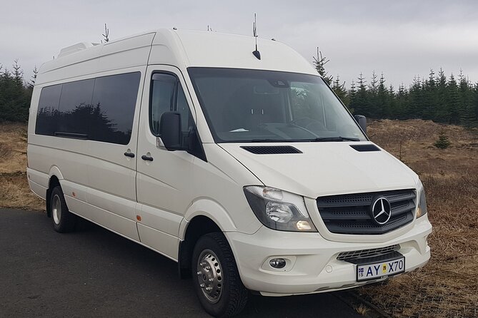 Private Keflavík Airport Round Trip Transfer - How Flight Tracking Enhances Reliability