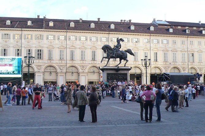 Private Kid-Friendly Turin Highlights Walking Tour - Admiring the Palazzo Reale and Palazzo Madama