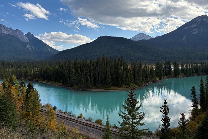 Private Lake Louise, Moraine, Minnewanka Tour from Banff Canmore - Discover the Vastness of Lake Minnewanka