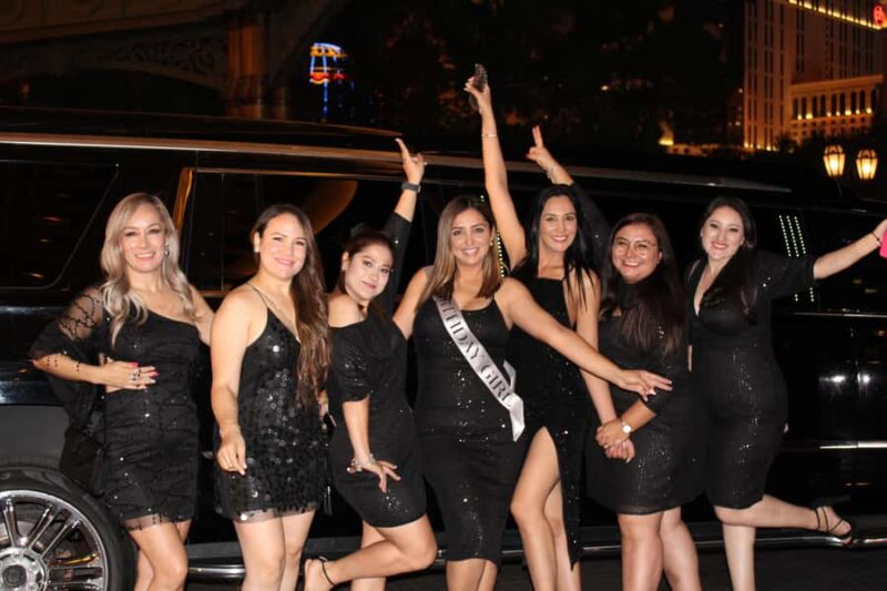 Private Limo 2.5hr Tour of Vegas with Champagne - Enjoy a Glass of Champagne in the Heart of Las Vegas