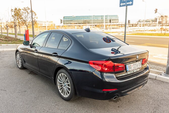 Private Limo Transfer from Beograd Airport to Belgrade downtown - Finding Your Driver: Clear Signage and Electronic Sign Support