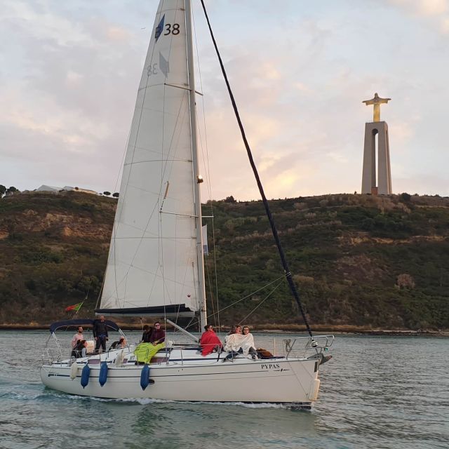 Private Lisbon Sightseeing Sailing Boat Tour with Locals - Private Lisbon Sightseeing Sailing Boat Tour with Locals