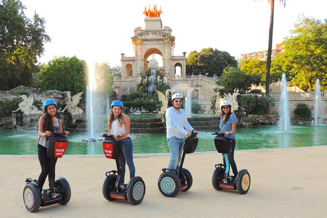 Private Live Guided Barcelona Segway Tour - 180 min - Historical Significance of Arc de Triomf