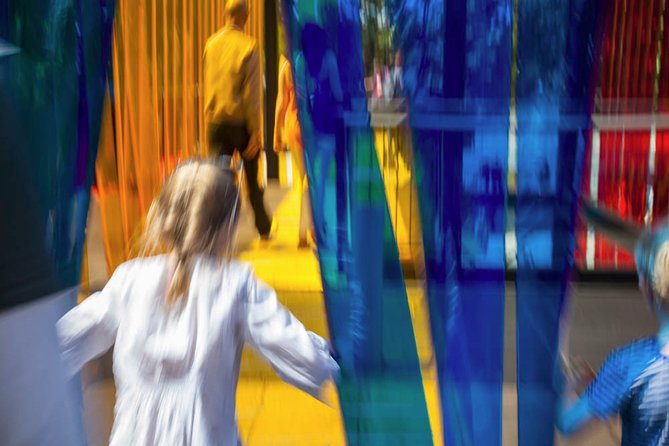 Private London Street Photography Workshop - Meet Your Expert Guide, Lou Smith, in Central London